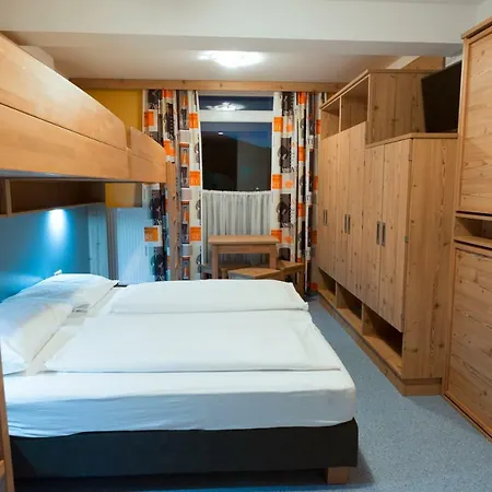Hirscher Hostel *